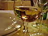 Calici al tavolo di un ristorante: non sempre questo luogo  adatto alla degustazione sensoriale di un vino